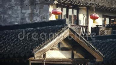 上海西塘水乡中国古建筑挂红灯笼。